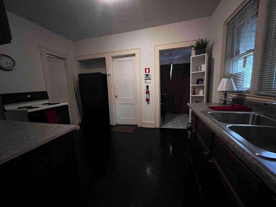 Comfortable 2-Bdrm Spacious Home With Wifi & Patio อินเดียนาโพลิส ภายนอก รูปภาพ