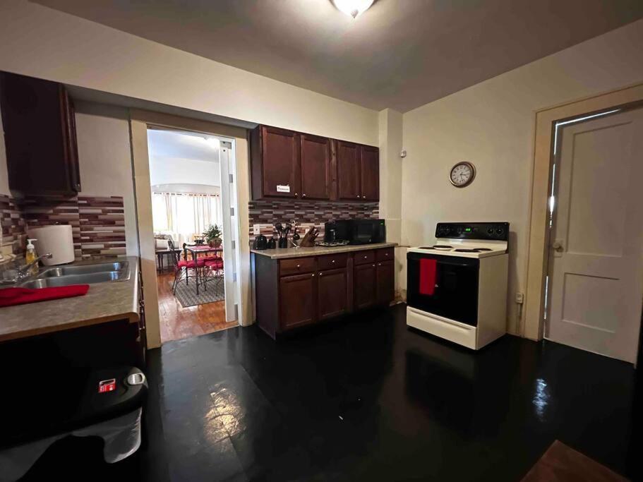 Comfortable 2-Bdrm Spacious Home With Wifi & Patio อินเดียนาโพลิส ภายนอก รูปภาพ