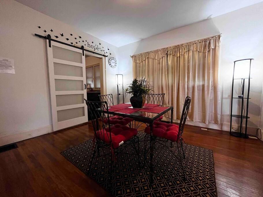 Comfortable 2-Bdrm Spacious Home With Wifi & Patio อินเดียนาโพลิส ภายนอก รูปภาพ