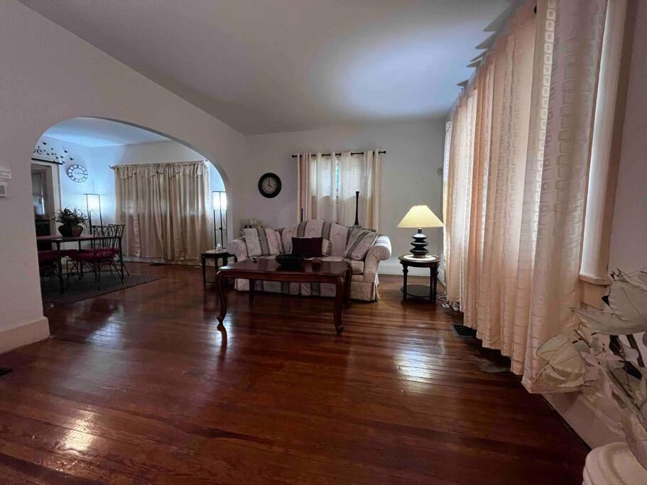 Comfortable 2-Bdrm Spacious Home With Wifi & Patio อินเดียนาโพลิส ภายนอก รูปภาพ