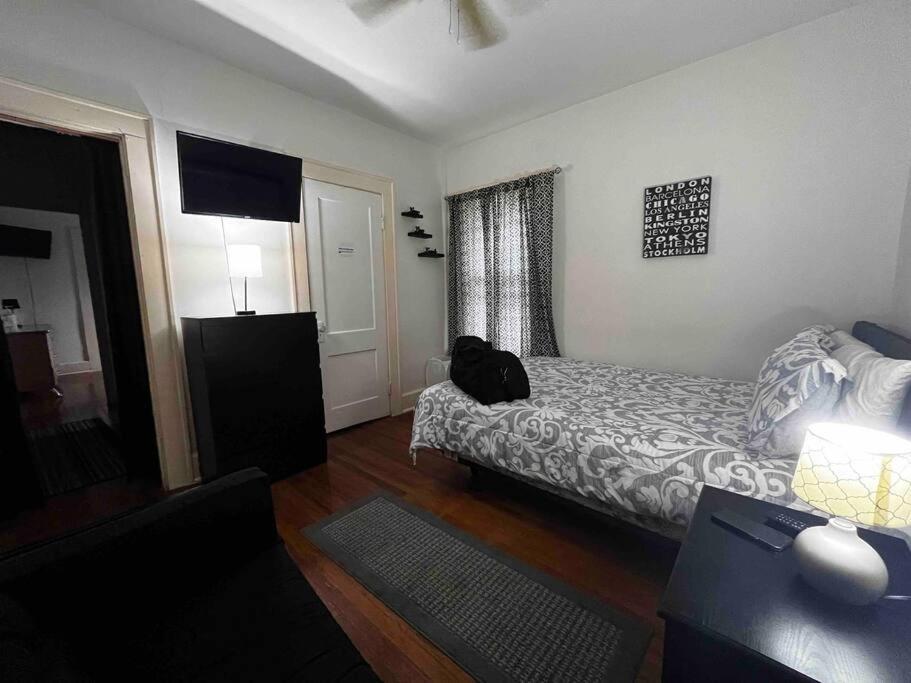 Comfortable 2-Bdrm Spacious Home With Wifi & Patio อินเดียนาโพลิส ภายนอก รูปภาพ