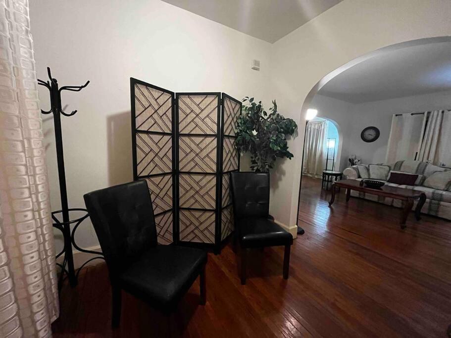 Comfortable 2-Bdrm Spacious Home With Wifi & Patio อินเดียนาโพลิส ภายนอก รูปภาพ