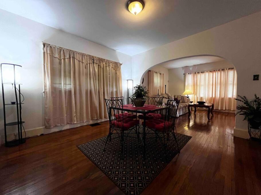 Comfortable 2-Bdrm Spacious Home With Wifi & Patio อินเดียนาโพลิส ภายนอก รูปภาพ