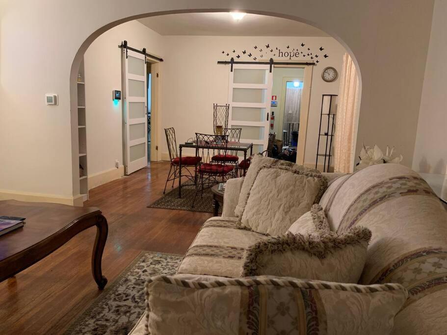 Comfortable 2-Bdrm Spacious Home With Wifi & Patio อินเดียนาโพลิส ภายนอก รูปภาพ